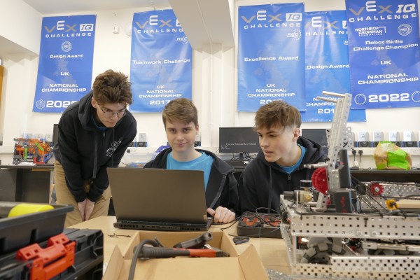 Úspěchy robotického týmu R.U.R. z Gymnázia Jeseník v Londýně