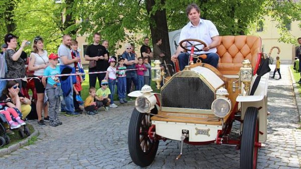 Vyšší odborná škola a Střední škola automobilní, Zábřeh, U Dráhy 6